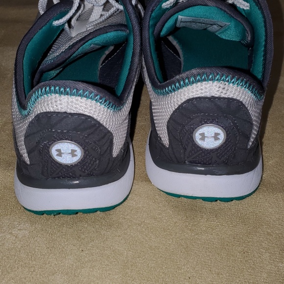 - Women’s Under Armour shoes size 8.5 but fits size 8 better - Picture 2 of 7